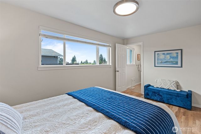 1710 N Bridgeview Dr, Tacoma, WA 98406