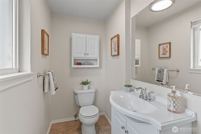 1710 N Bridgeview Dr, Tacoma, WA 98406