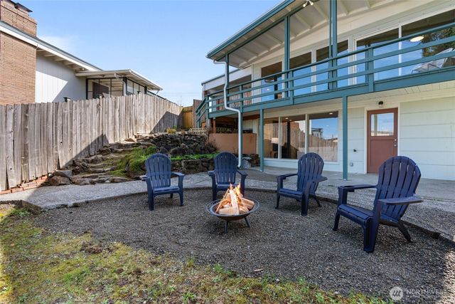 1710 N Bridgeview Dr, Tacoma, WA 98406