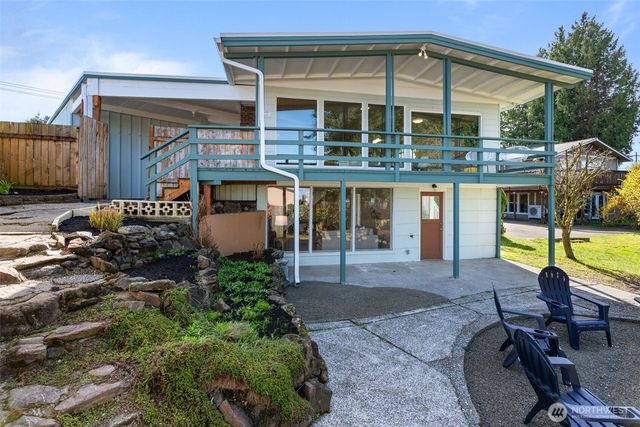 1710 N Bridgeview Dr, Tacoma, WA 98406