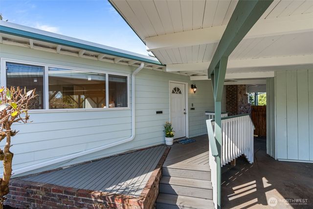 1710 N Bridgeview Dr, Tacoma, WA 98406