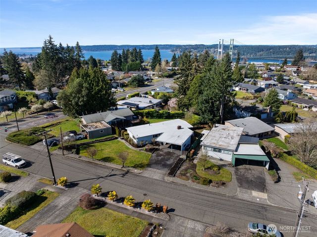 1710 N Bridgeview Dr, Tacoma, WA 98406