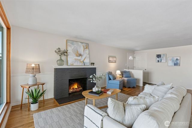 1710 N Bridgeview Dr, Tacoma, WA 98406