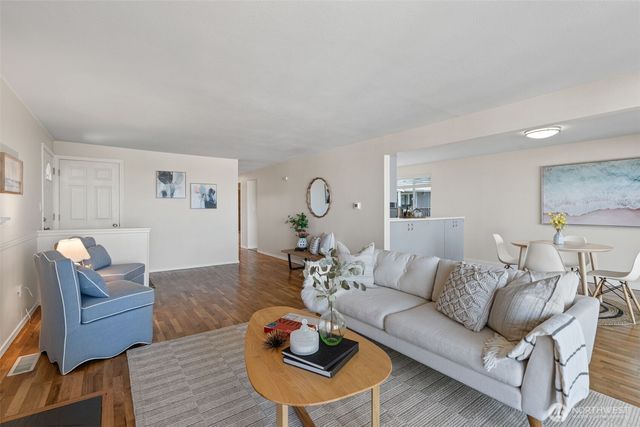 1710 N Bridgeview Dr, Tacoma, WA 98406