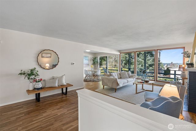 1710 N Bridgeview Dr, Tacoma, WA 98406