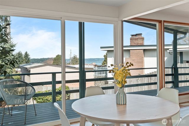 1710 N Bridgeview Dr, Tacoma, WA 98406