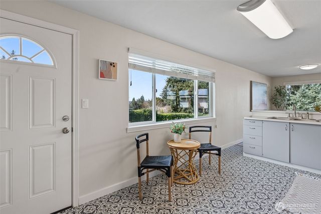 1710 N Bridgeview Dr, Tacoma, WA 98406