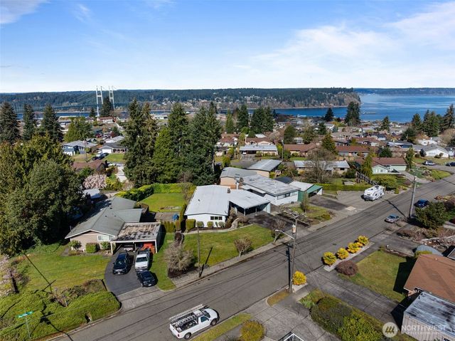 1710 N Bridgeview Dr, Tacoma, WA 98406