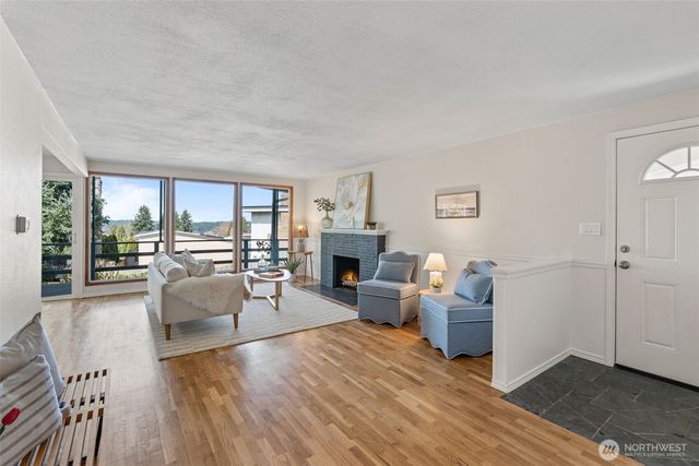 1710 N Bridgeview Dr, Tacoma, WA 98406