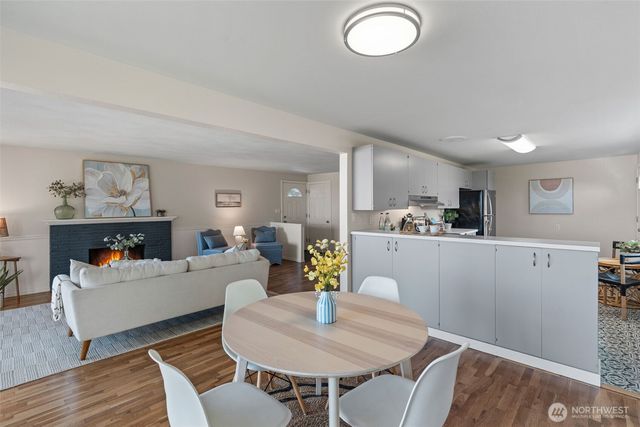 1710 N Bridgeview Dr, Tacoma, WA 98406