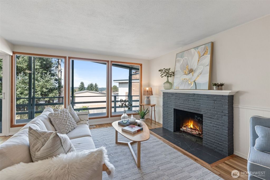 1710 N Bridgeview Dr, Tacoma, WA 98406