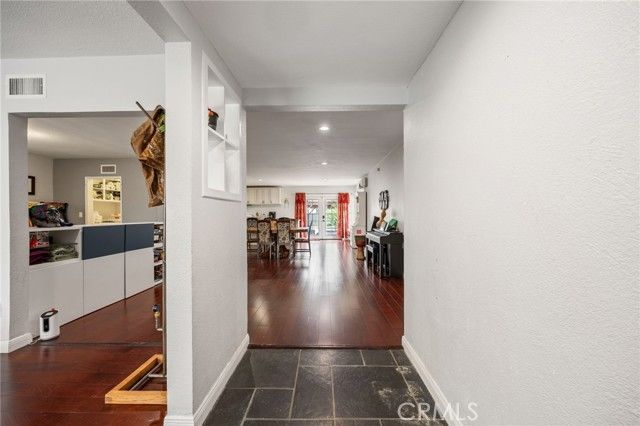 9419 Haskell Avenue, North Hills (los Angeles), CA 91343