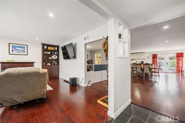 9419 Haskell Avenue, North Hills (los Angeles), CA 91343