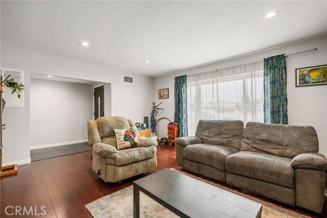 9419 Haskell Avenue, North Hills (los Angeles), CA 91343