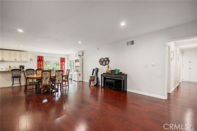 9419 Haskell Avenue, North Hills (los Angeles), CA 91343