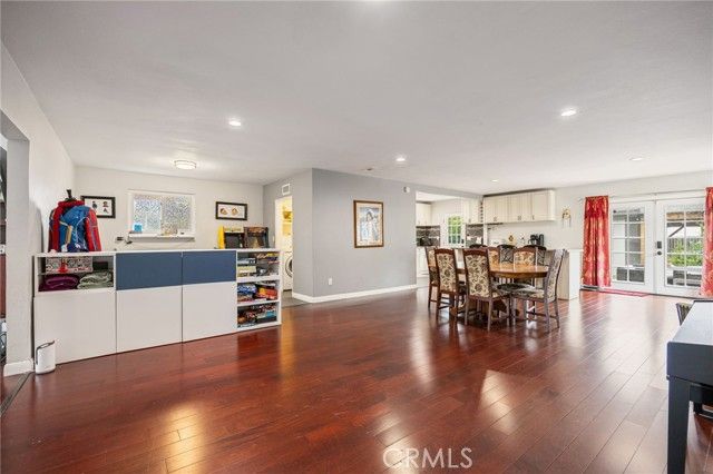 9419 Haskell Avenue, North Hills (los Angeles), CA 91343