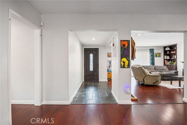 9419 Haskell Avenue, North Hills (los Angeles), CA 91343