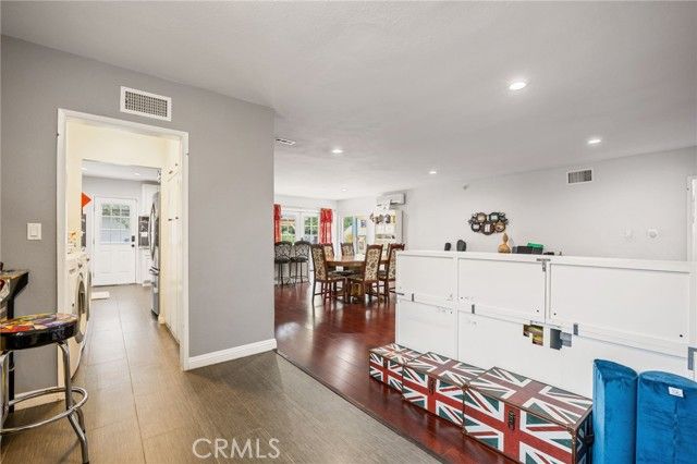 9419 Haskell Avenue, North Hills (los Angeles), CA 91343