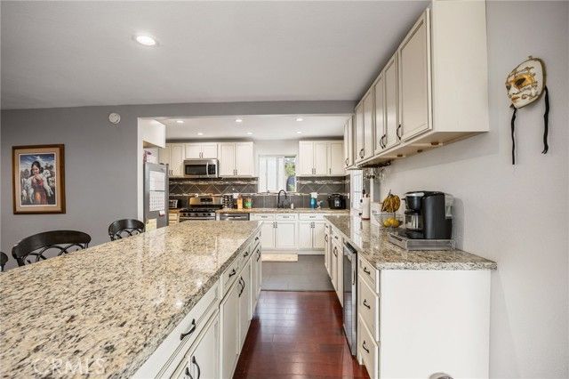 9419 Haskell Avenue, North Hills (los Angeles), CA 91343