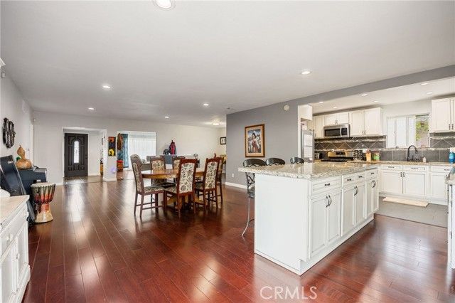 9419 Haskell Avenue, North Hills (los Angeles), CA 91343