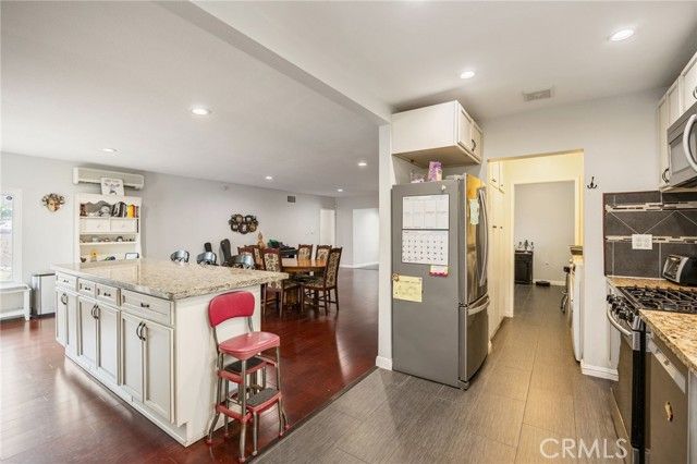 9419 Haskell Avenue, North Hills (los Angeles), CA 91343