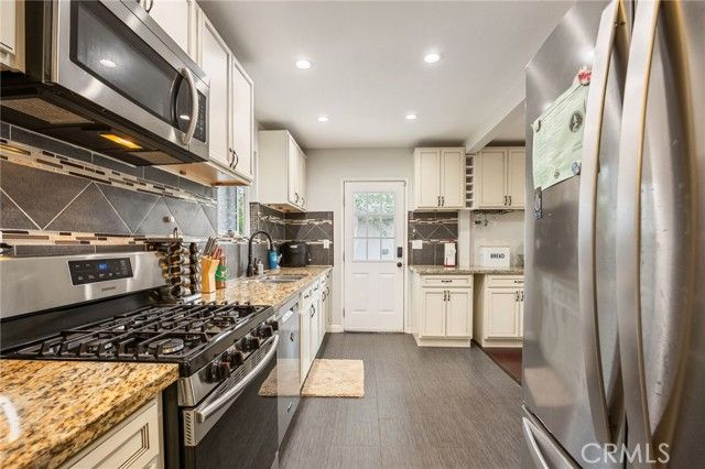 9419 Haskell Avenue, North Hills (los Angeles), CA 91343