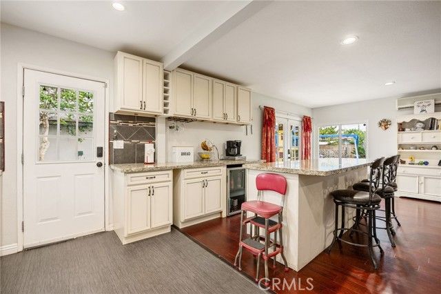 9419 Haskell Avenue, North Hills (los Angeles), CA 91343