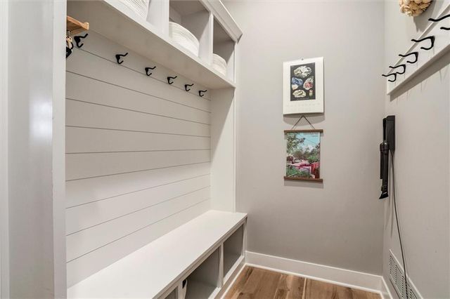 25215 W 92nd Street, Lenexa, KS 66227