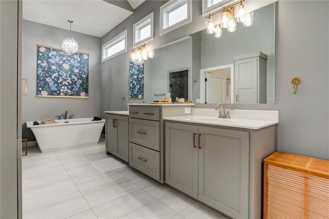 25215 W 92nd Street, Lenexa, KS 66227
