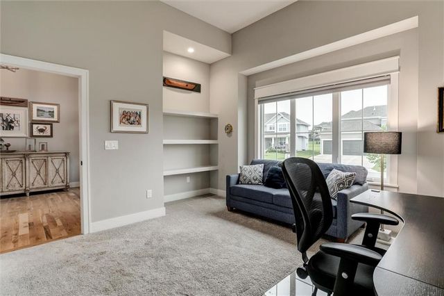 25215 W 92nd Street, Lenexa, KS 66227