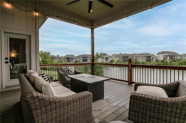 25215 W 92nd Street, Lenexa, KS 66227