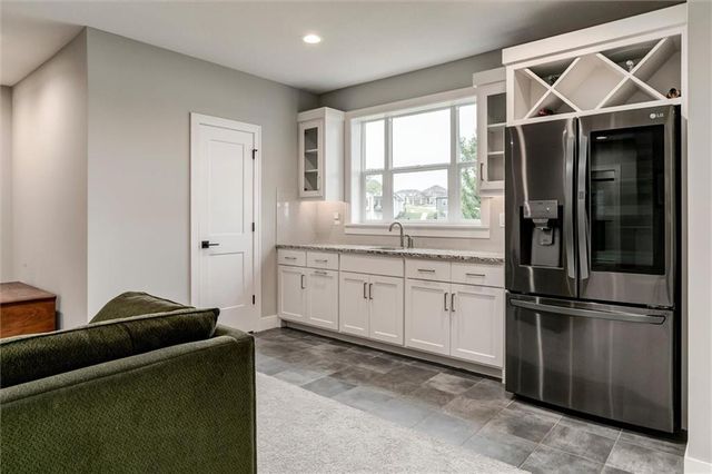 25215 W 92nd Street, Lenexa, KS 66227
