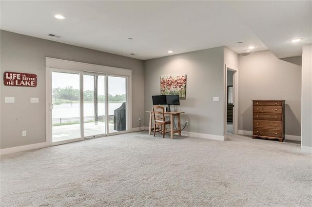 25215 W 92nd Street, Lenexa, KS 66227
