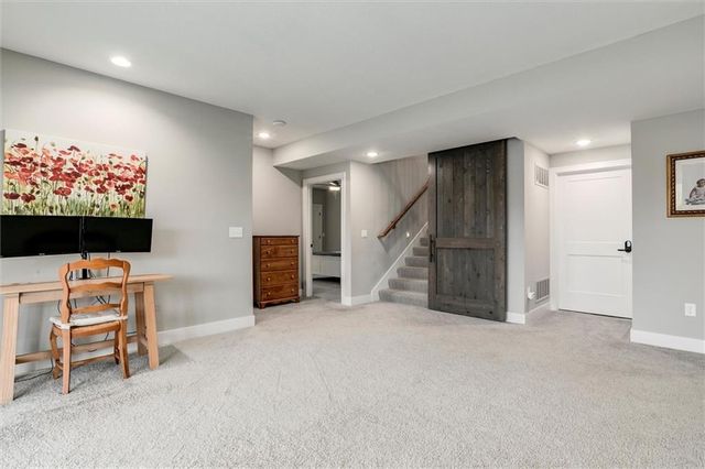 25215 W 92nd Street, Lenexa, KS 66227