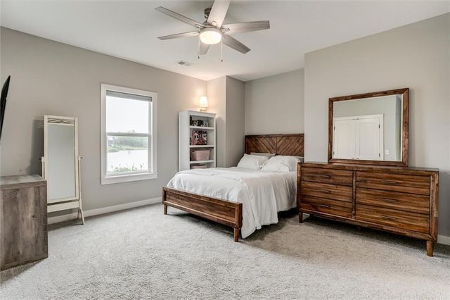 25215 W 92nd Street, Lenexa, KS 66227