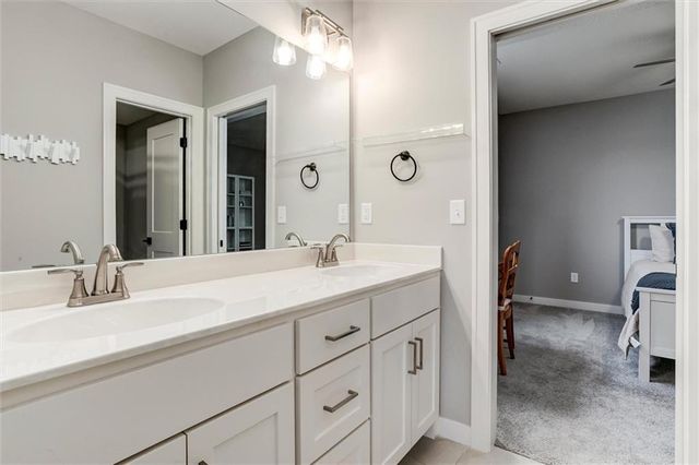 25215 W 92nd Street, Lenexa, KS 66227