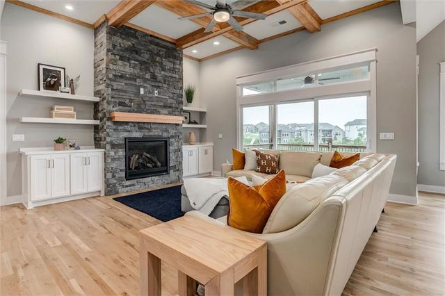 25215 W 92nd Street, Lenexa, KS 66227