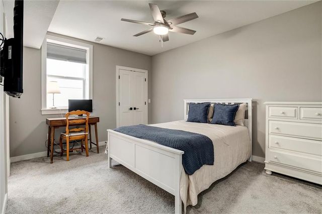 25215 W 92nd Street, Lenexa, KS 66227