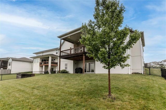25215 W 92nd Street, Lenexa, KS 66227