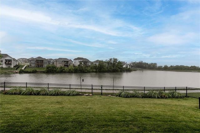 25215 W 92nd Street, Lenexa, KS 66227