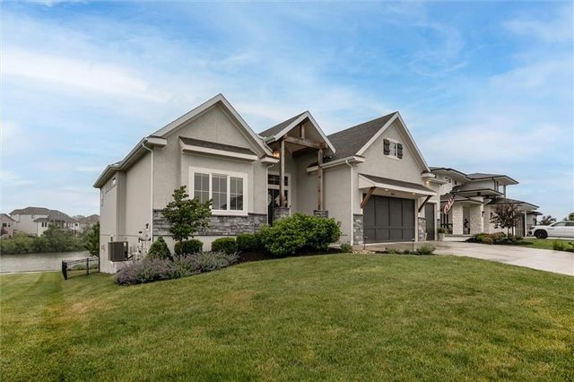 25215 W 92nd Street, Lenexa, KS 66227