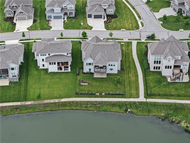 25215 W 92nd Street, Lenexa, KS 66227