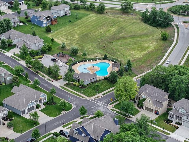 25215 W 92nd Street, Lenexa, KS 66227
