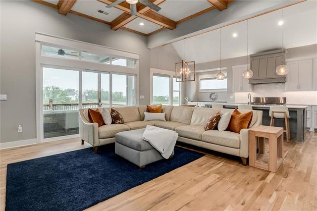 25215 W 92nd Street, Lenexa, KS 66227