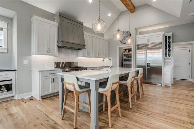 25215 W 92nd Street, Lenexa, KS 66227