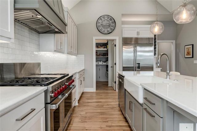 25215 W 92nd Street, Lenexa, KS 66227