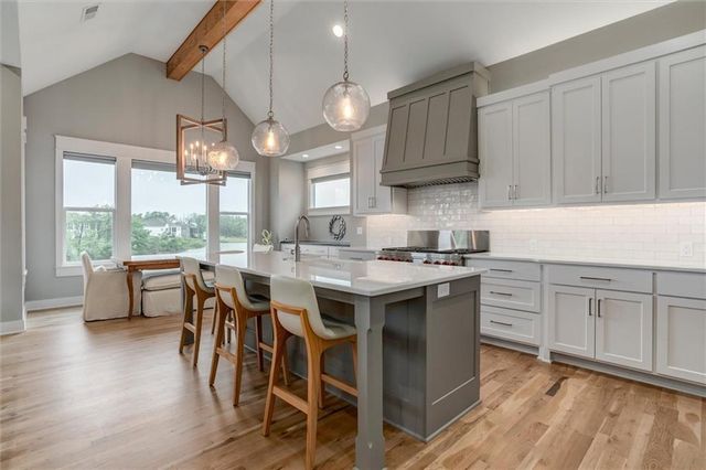 25215 W 92nd Street, Lenexa, KS 66227