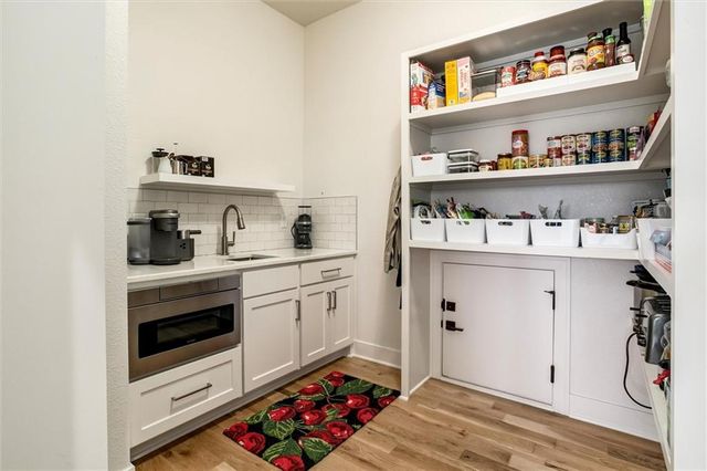 25215 W 92nd Street, Lenexa, KS 66227