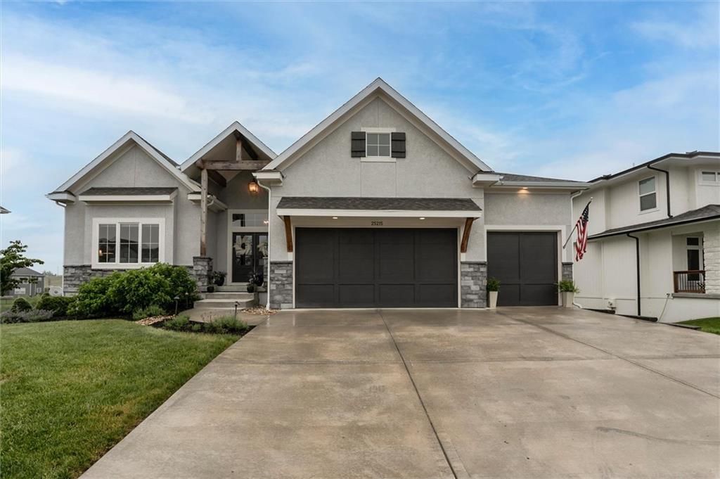 25215 W 92nd Street, Lenexa, KS 66227