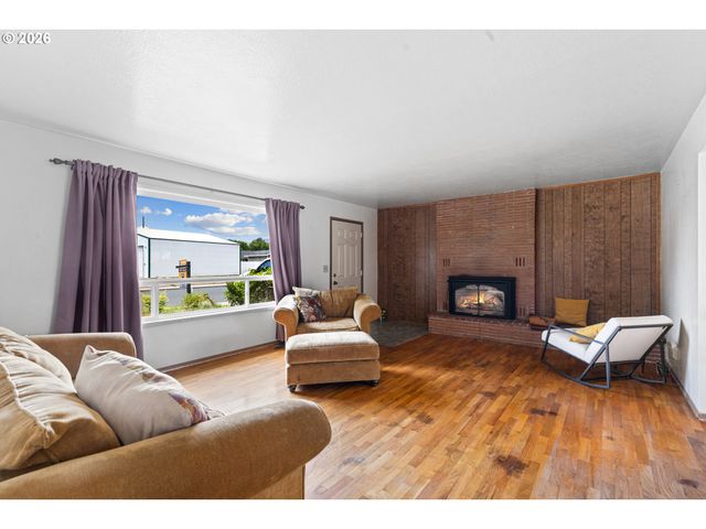 4203 Sw SHERIDAN Ave, Pendleton, OR 97801